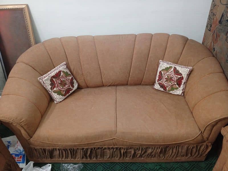 Sofa set in G-13/2 3