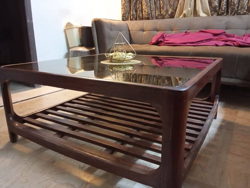 Brown table with brown glass 1