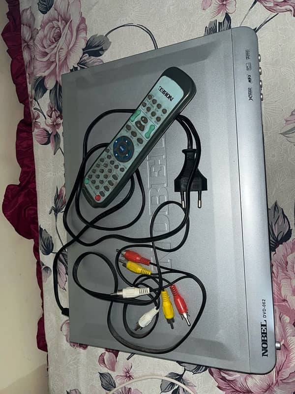 NOBEL DVD-062 DVD PLAYER with remote and wires 0