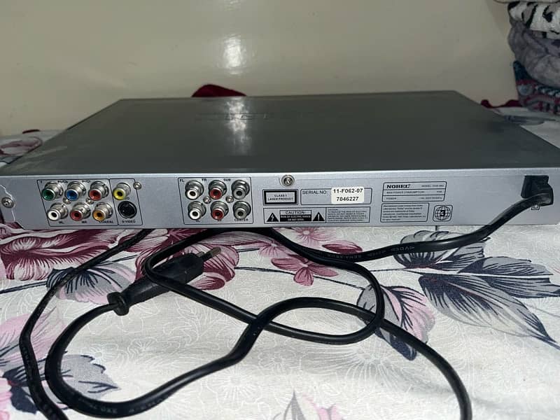 NOBEL DVD-062 DVD PLAYER with remote and wires 3