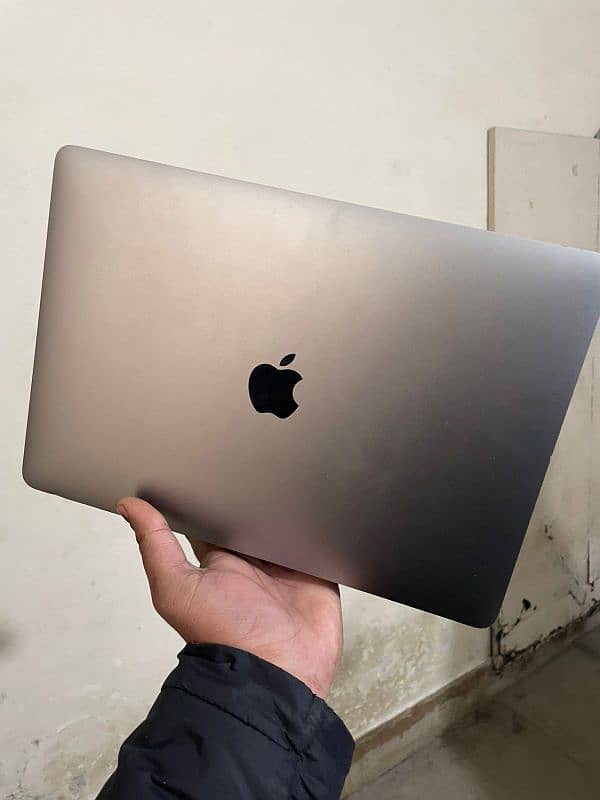 Macbook Pro i5 16gb 1