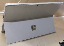 *Microsoft Surface Pro 4 (Intel Core i7, 8GB RAM, 256GB)*