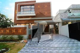 Prime Location 10 Marla Modern House Available For Rent In DHA Phase 7 Lahore