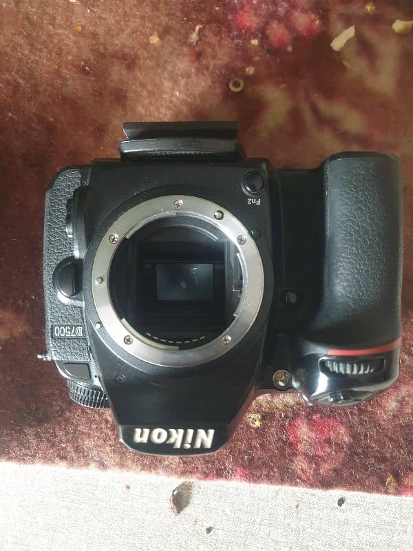 Nikon d 7500 body 10/10 1