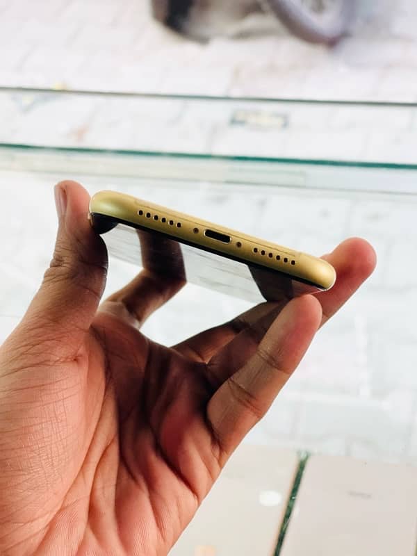 iPhone 11 non PTA 4