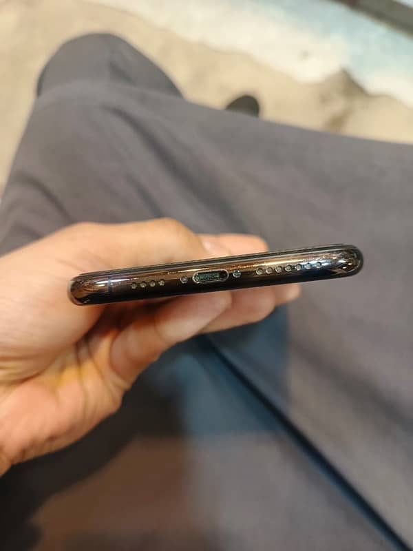 Urgent  sale iphone xs max 64  non pta 3