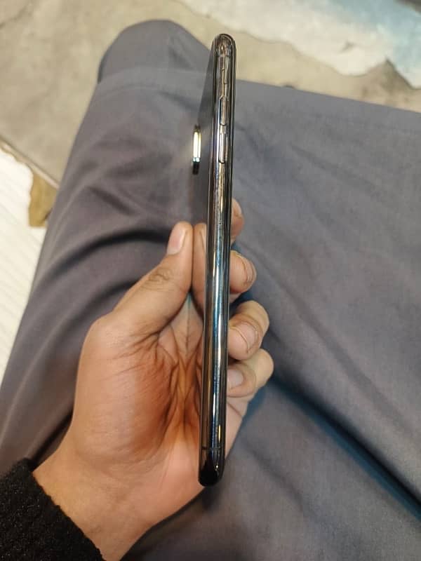 Urgent  sale iphone xs max 64  non pta 5