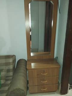 dressing table with 3 drawers