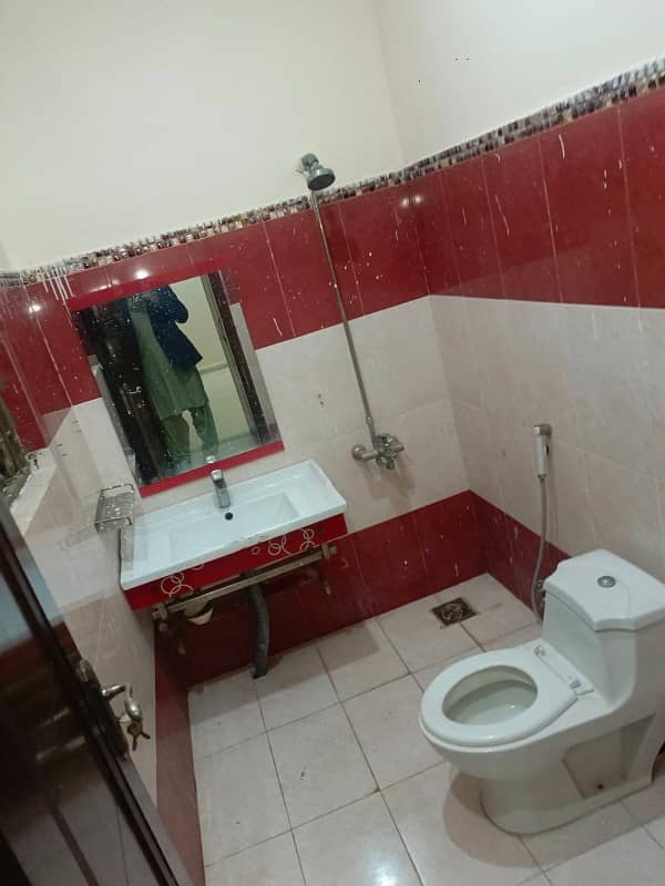 5 MARLA UPER PORTION LOKE A BRAND NEW FOR RENT IN BAHRIA TOWN LAHORE. 3