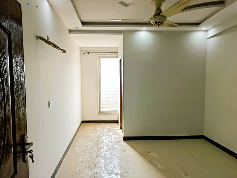 2 BEDROOM LIKE A BRNAD NEW APARTMENT FOR RENT IN BAHRIA TOWN LAHORE 6