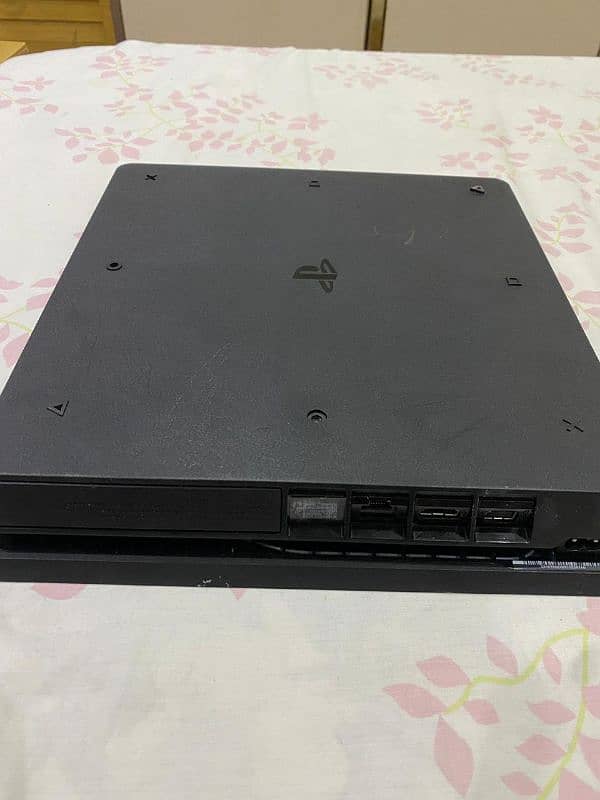 Playstation 4 Slim 4