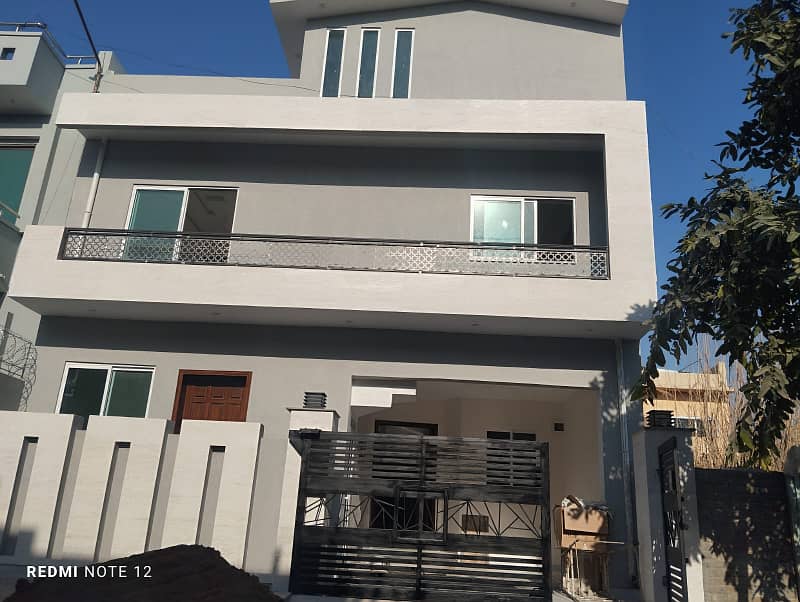 House for sale in Jinnah Gardens ph 1 0