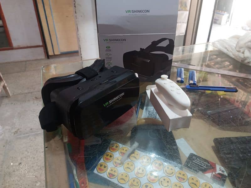 vr box with remote 3