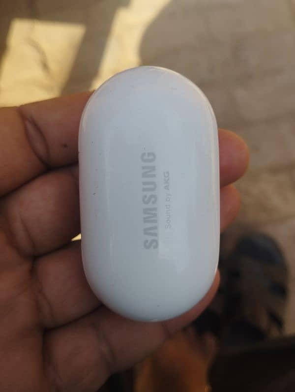 Samsung galaxy 72A ear buds 1