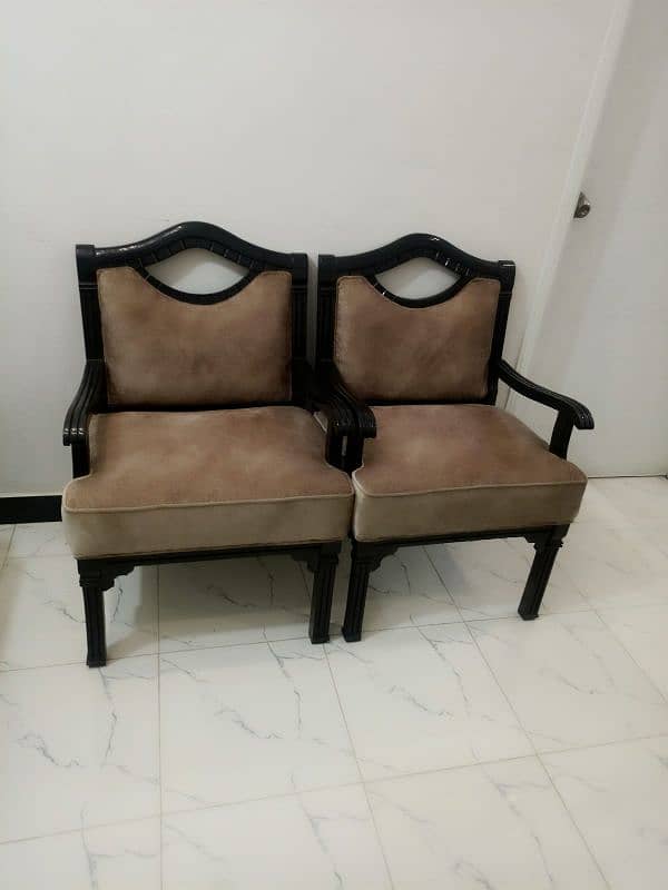 Beautiful sofa set used but like new fancy style 3