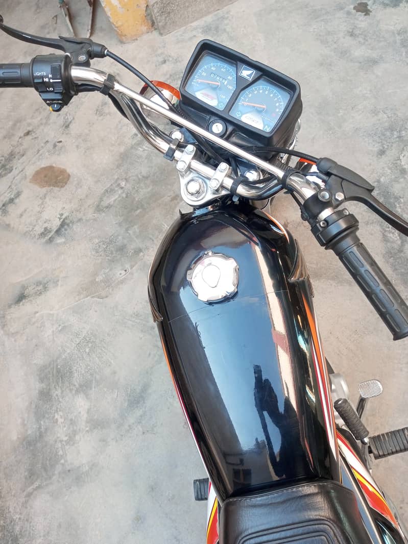 Honda CG 125 2022 kohat number 8