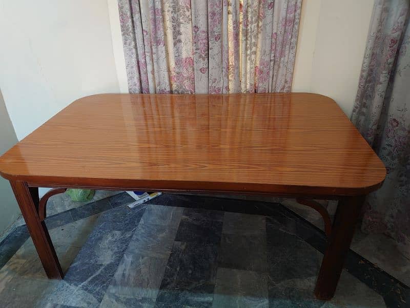 dining table, 6 chairs and a table, size large 0