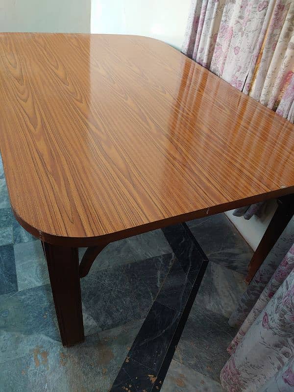 dining table, 6 chairs and a table, size large 1