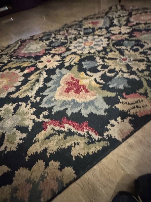 coffee table, chairs and rug for sale. 2