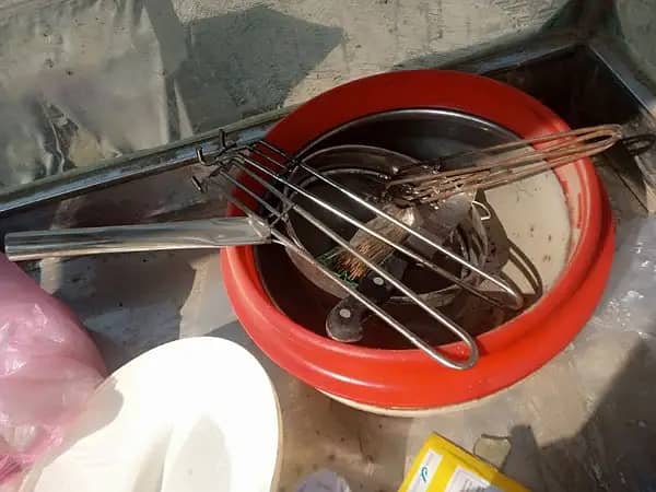 Fires and Samosy Pakory ka total Saman ka Steel Stall for sale 19