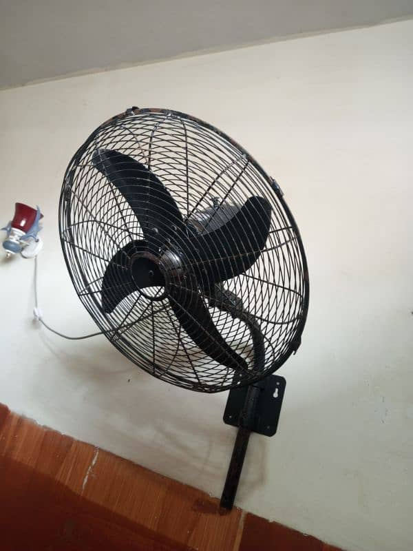 Rado Bracket Fan 20" 220v 2