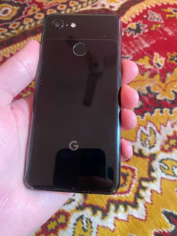 (New condition Google pixel 3) 4gb ram 64 gb memory snap dragon 840 7