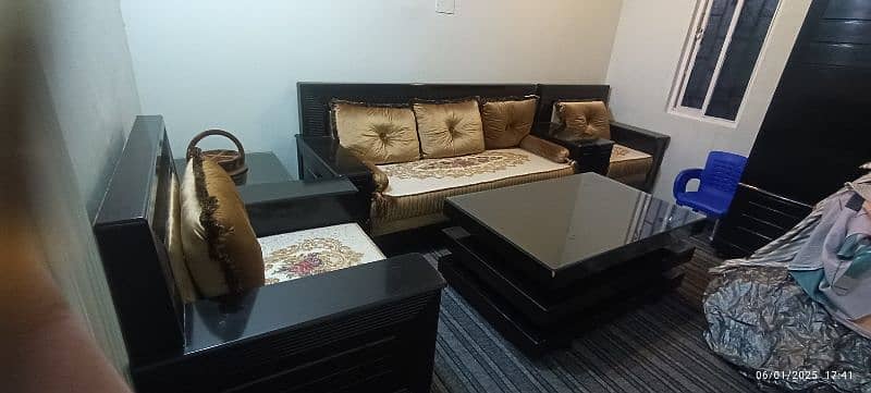 Beautiful Sofa Set 0