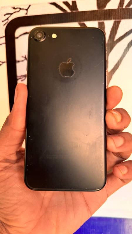 10/8 condition iPhone 7 change battery 3