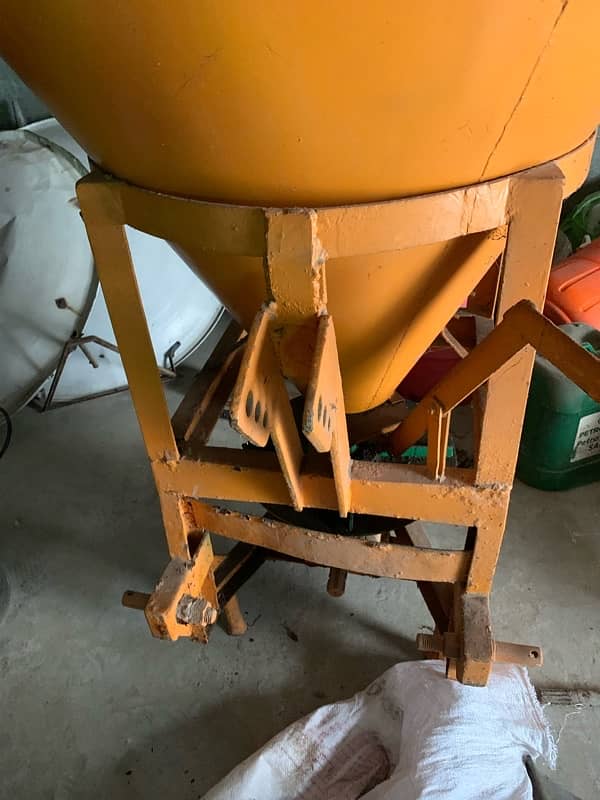 Fertilizer spreader Mashine khad wali 2