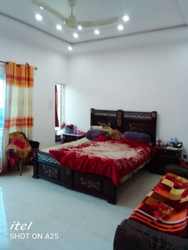 Spacious 8 Marla House in Sector N, Prime Location Near Park & Commercial Area 9