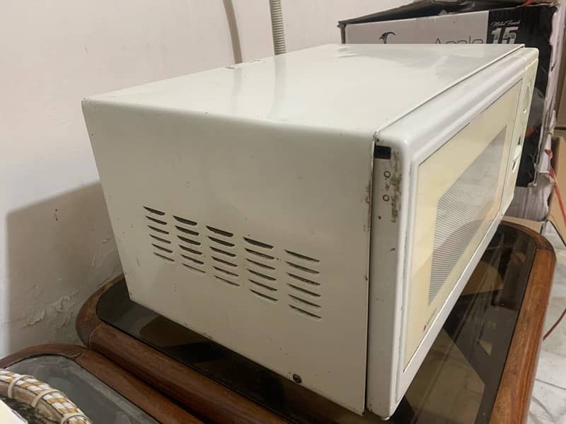 Japanese microwave in good condition 2