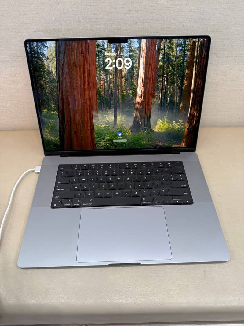 Apple MacBook Pro M2 MAX 16.2" ( 64GB/4TB ) MacBook 2023 Laptop 1