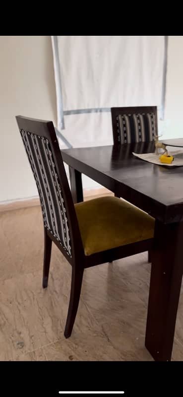 dining table with six chairs 3