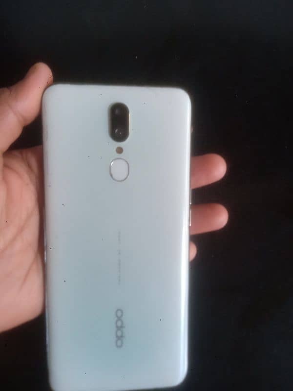 oppo f11.8/256 all ok mobile hai ring damage hai baqi mobile ma koi 2