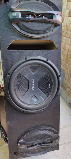 Amplifier with woofer and speakers