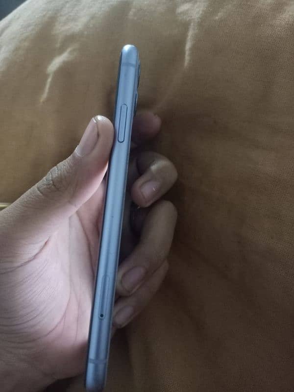 Iphone 11 non pta back crack front Mai light dot hai khu Nazar nhi ata 2