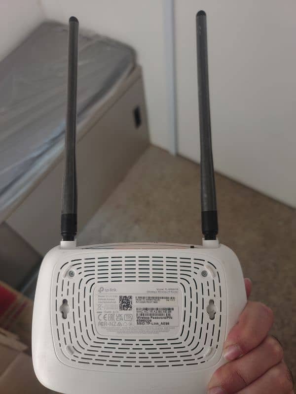 TP-Link TL-WR841N Router 1