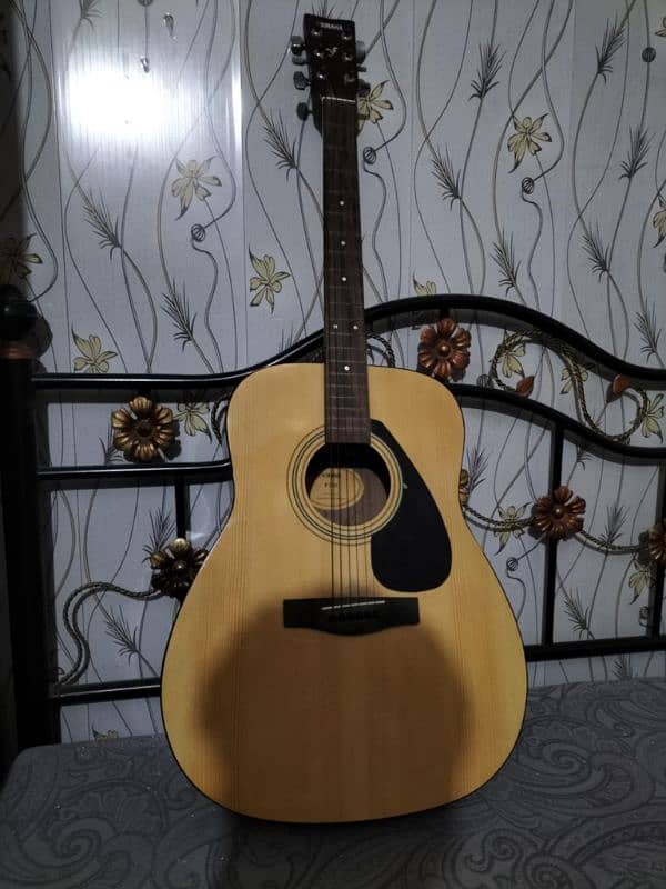 Yamaha F310  ACOUSTIC GUITAR 2