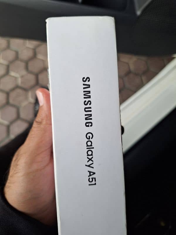 Samsung A51 with original box 9