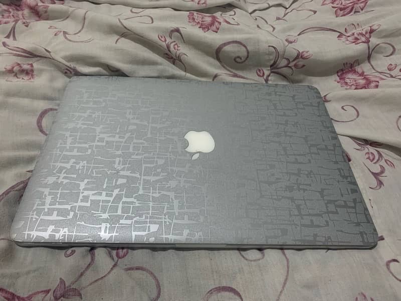 MacBook Pro (Retina, 15-inch, Mid 2015) 1