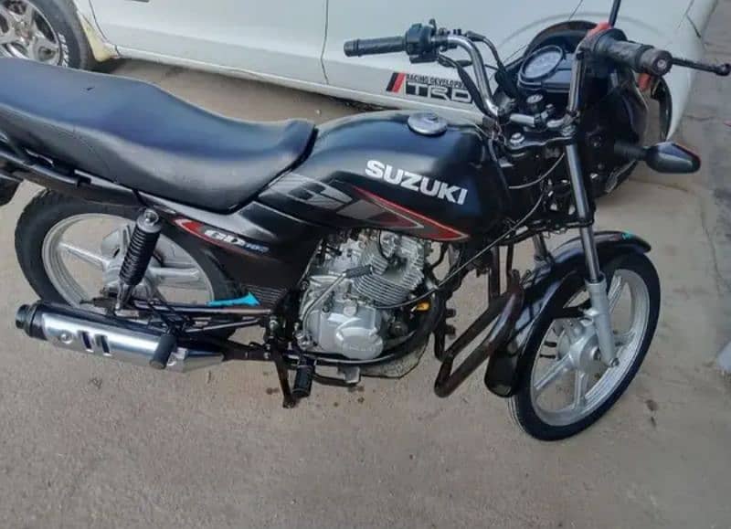 Suzuki 110 motorcycle 4