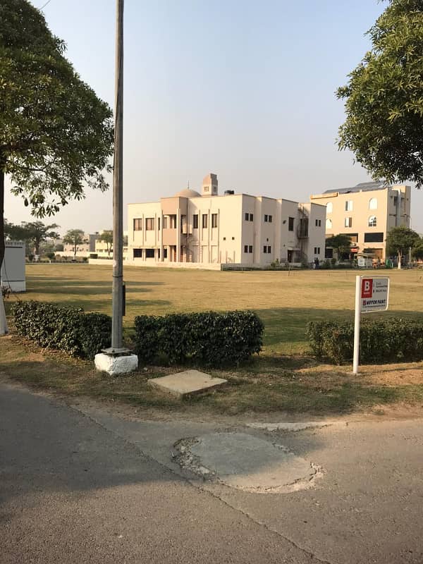 1 Kanal Facing Park Plot For Sale ,B Block 1