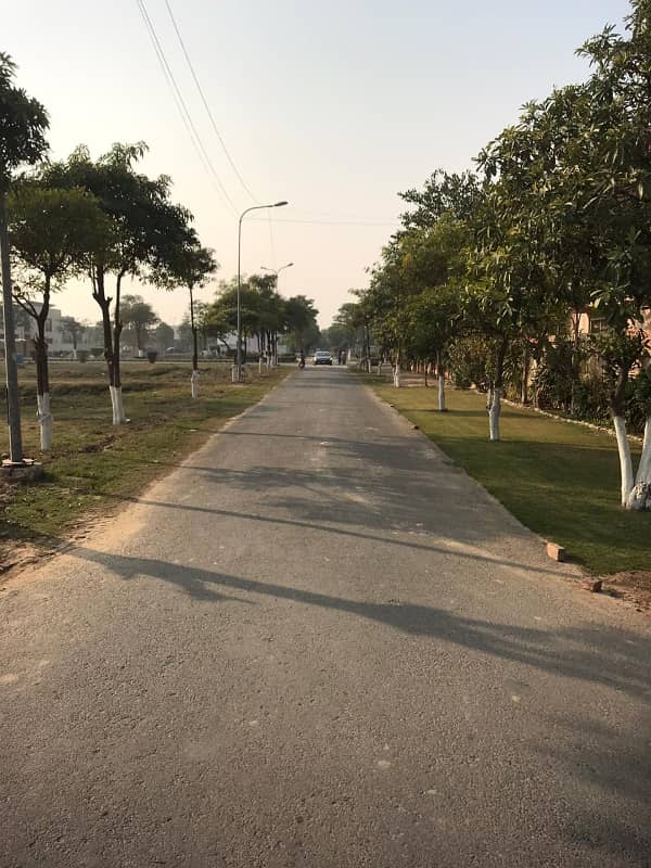 1 Kanal Facing Park Plot For Sale ,B Block 2