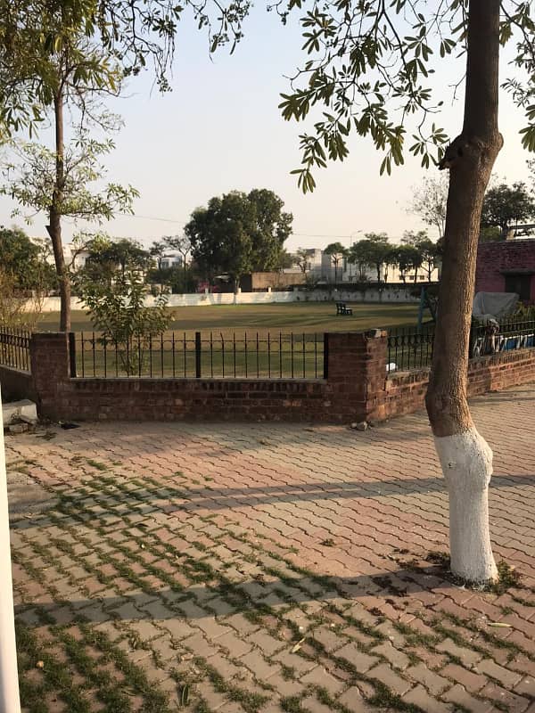 1 Kanal Facing Park Plot For Sale ,B Block 3