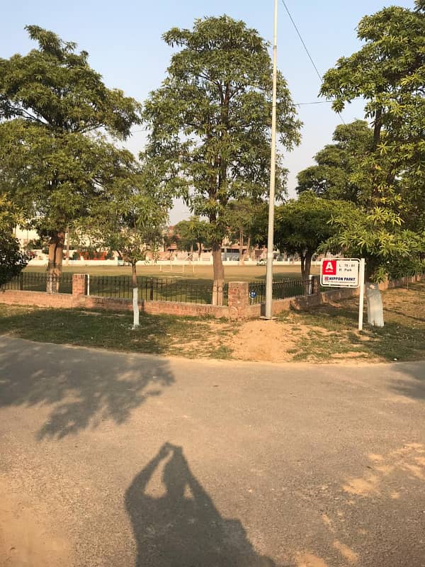 1 Kanal Facing Park Plot For Sale ,B Block 7