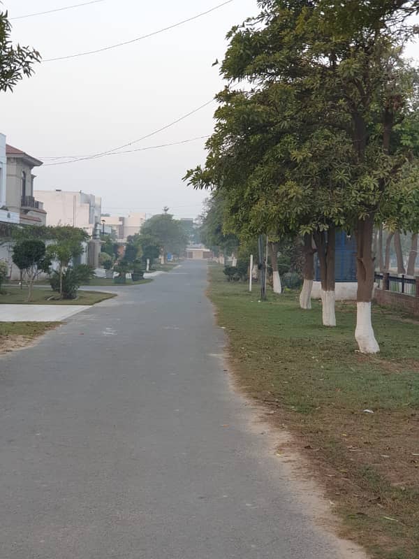 1 Kanal Facing Park Plot For Sale ,B Block 13