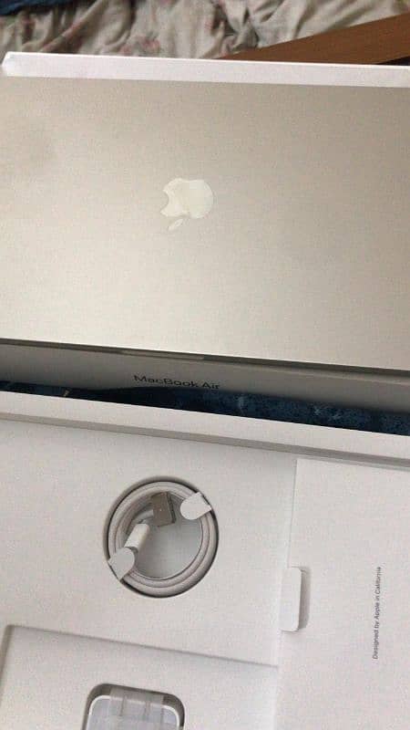 Macbook Air m3 15" 2024 8/256 3