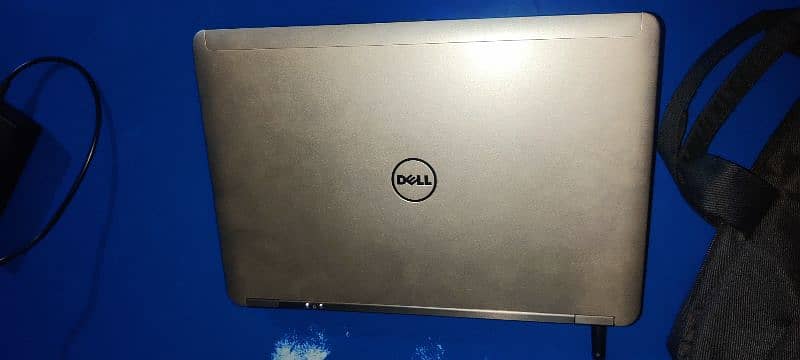 Laptop dell core i5 4th generation model latitude E6440. 1