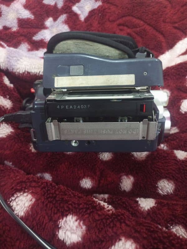 03004475512 urgent sale Sony Handycam 3