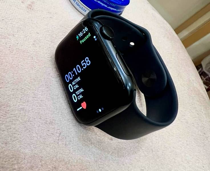 Apple Watch Series 8 - GPS FREE STRAPS INCLUDED 4